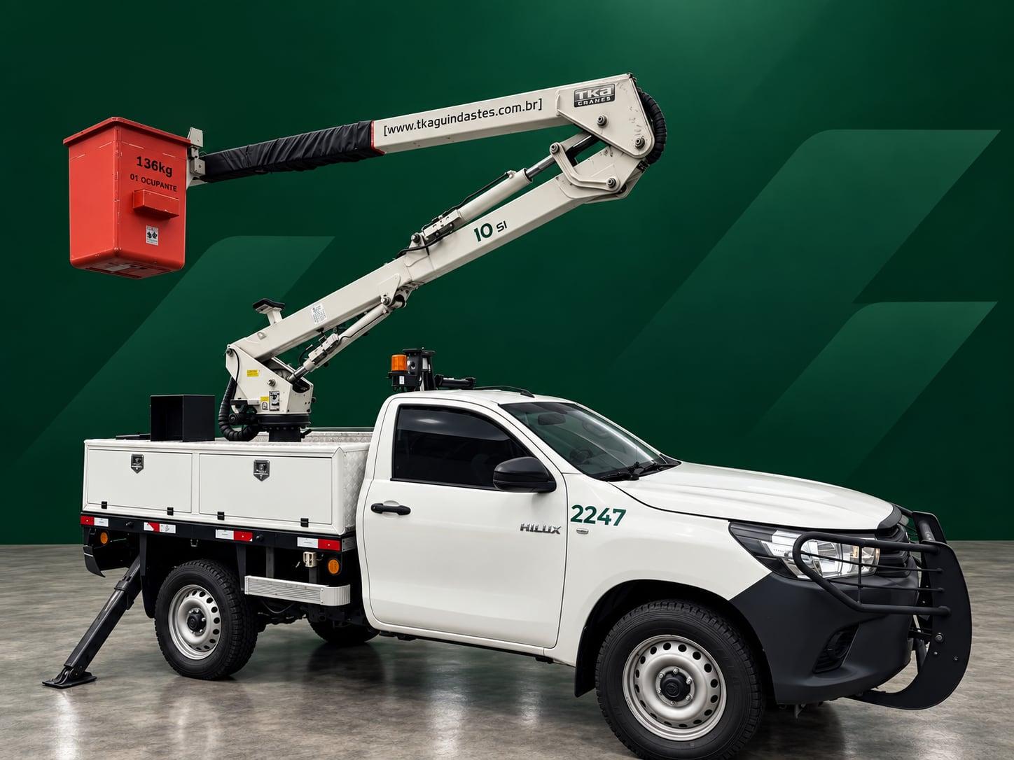 Toyota Hilux cabine simples com cesto aéreo da Locar Truck